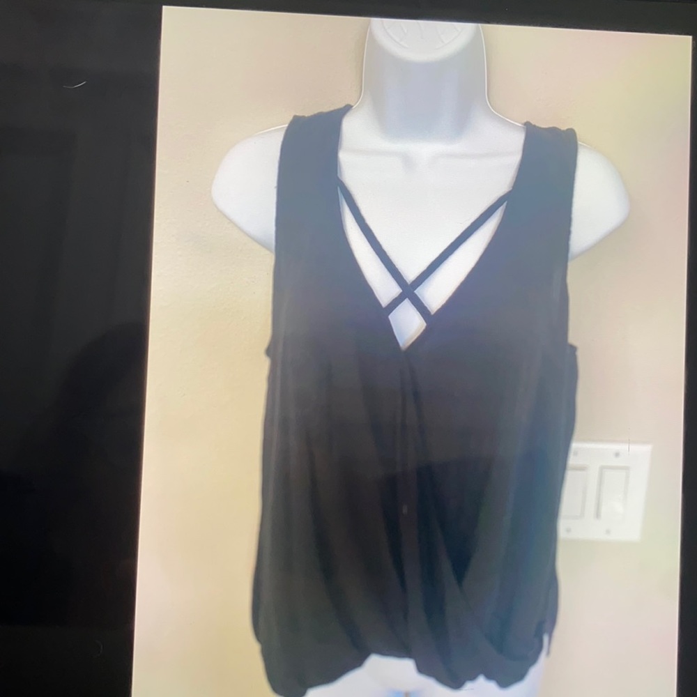Sz M Black Top